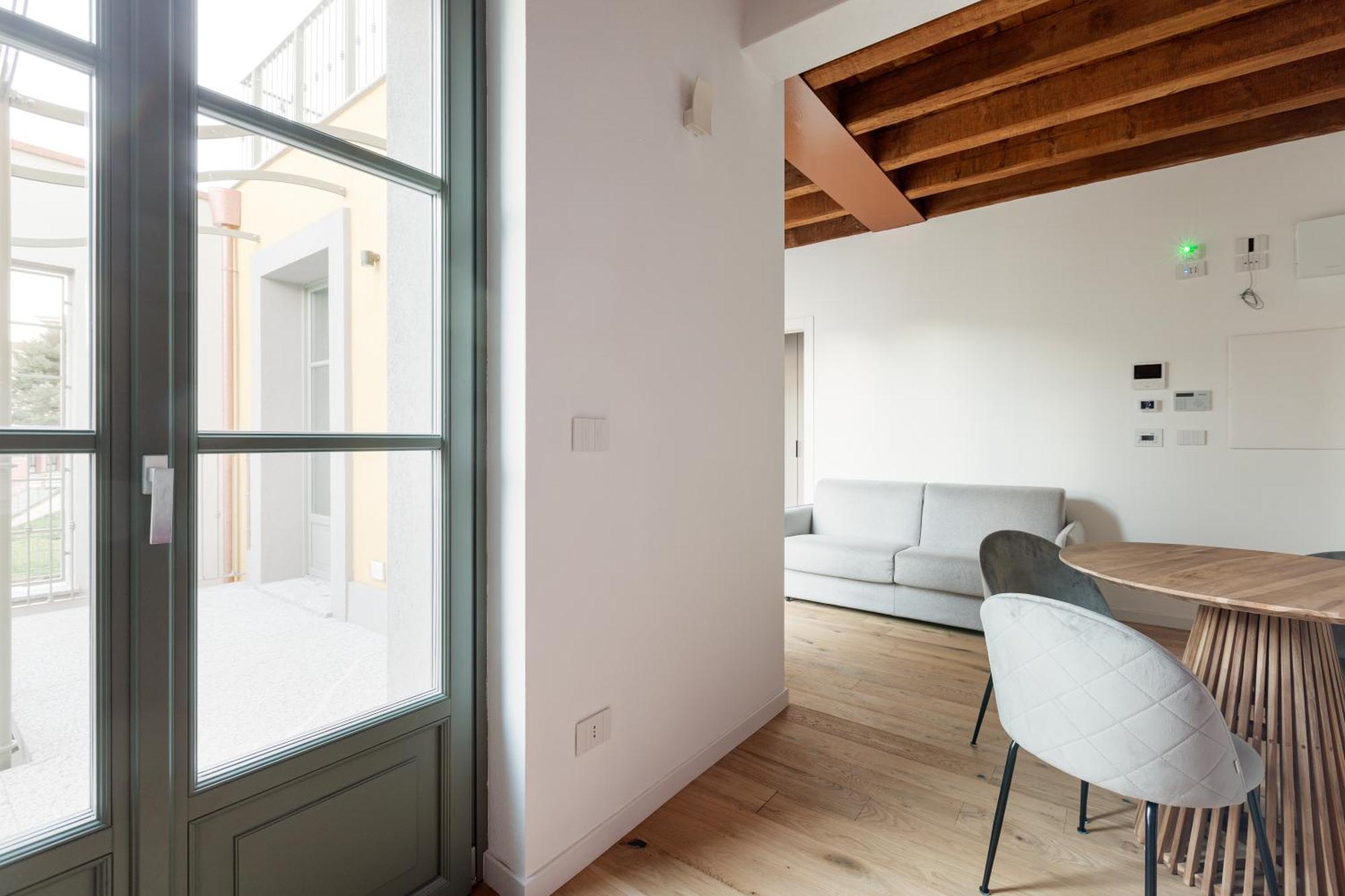 Modern Apartment In Milan With Balcony Luaran gambar